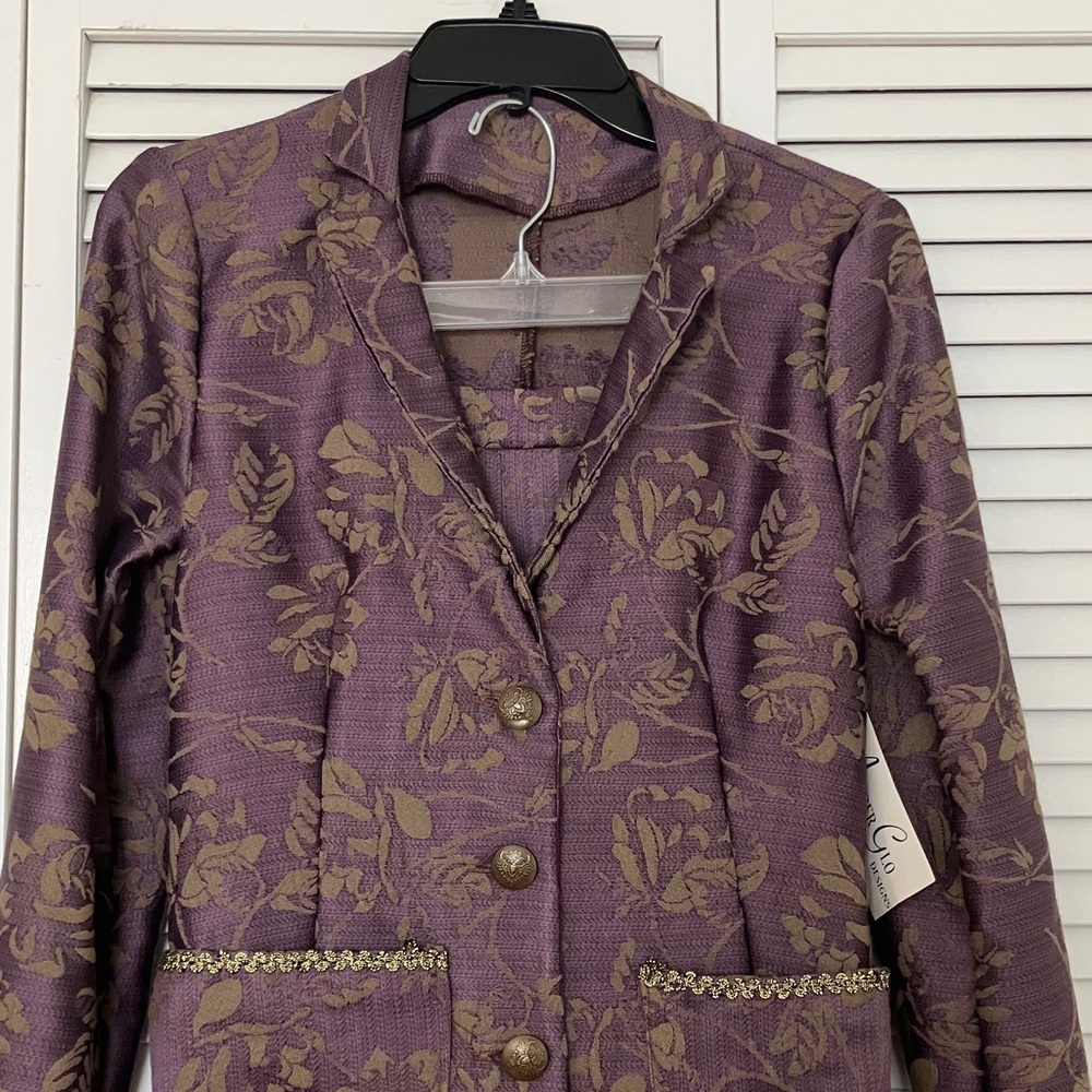Amber Glo Designs Brocade Plum/Gold 2 pc Suit set. Sz XS.   NWT